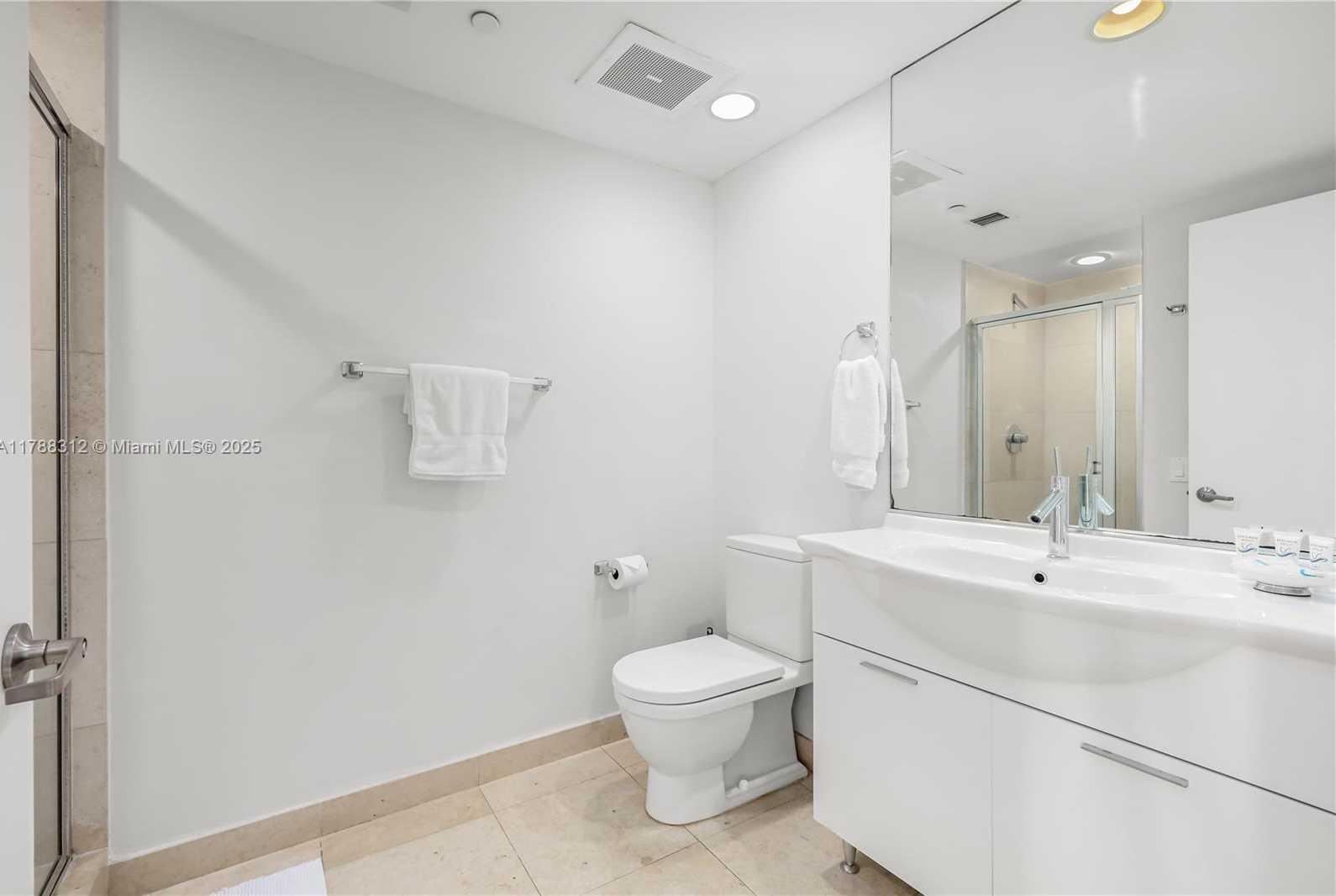Small Image of 485 BRICKELL AVE #3508, Miami Number 28