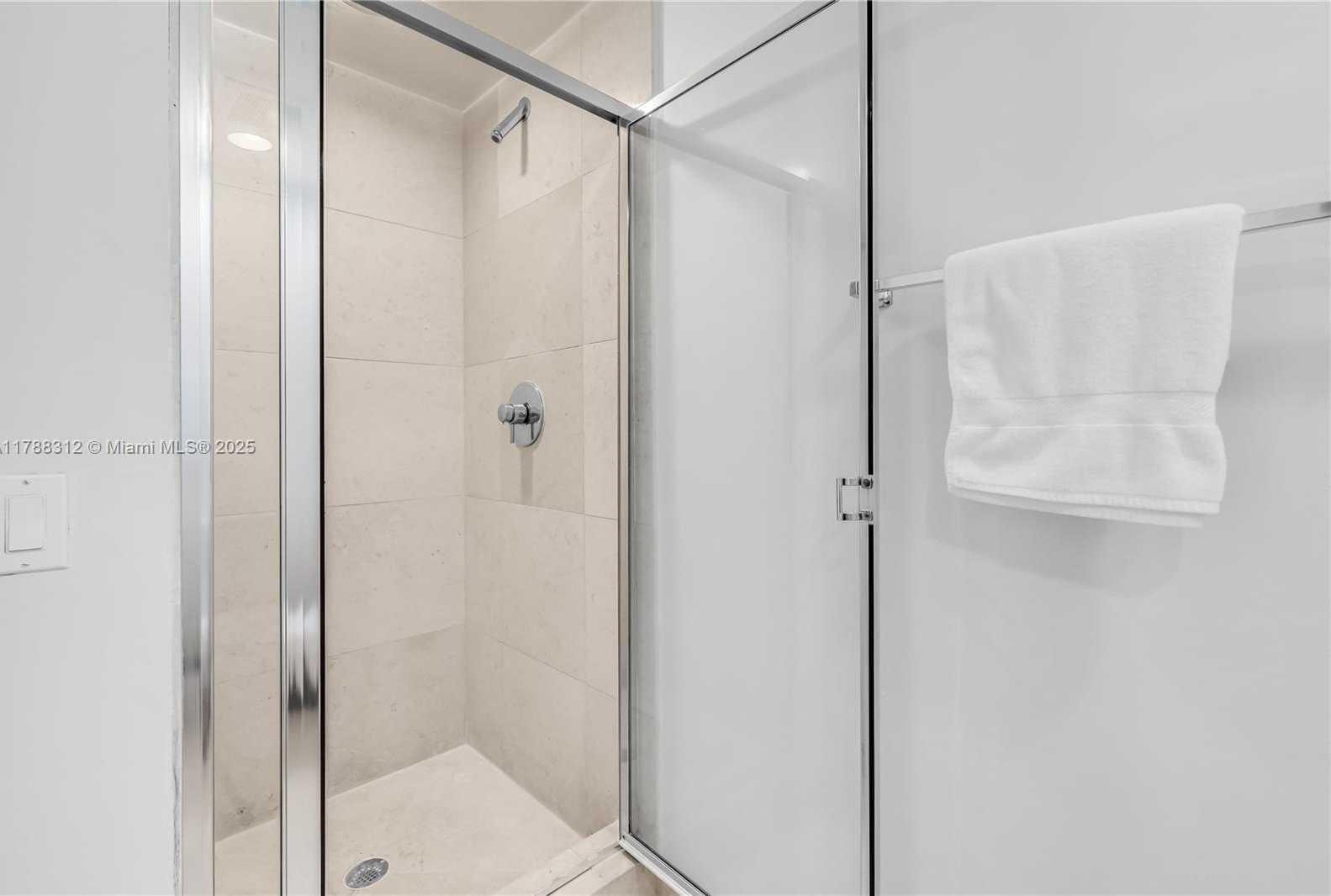 Small Image of 485 BRICKELL AVE #3508, Miami Number 29