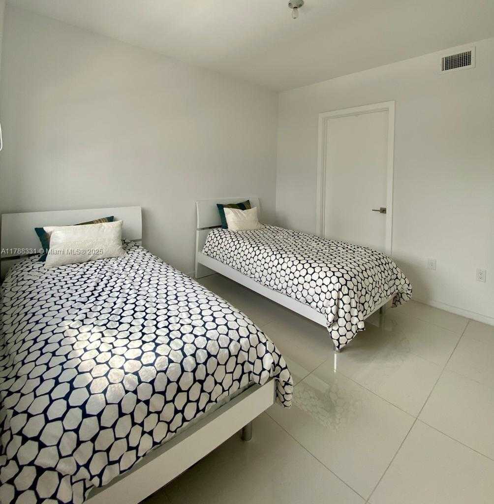 Small Image of 5300 PASEO BLVD #1001, Doral Number 15