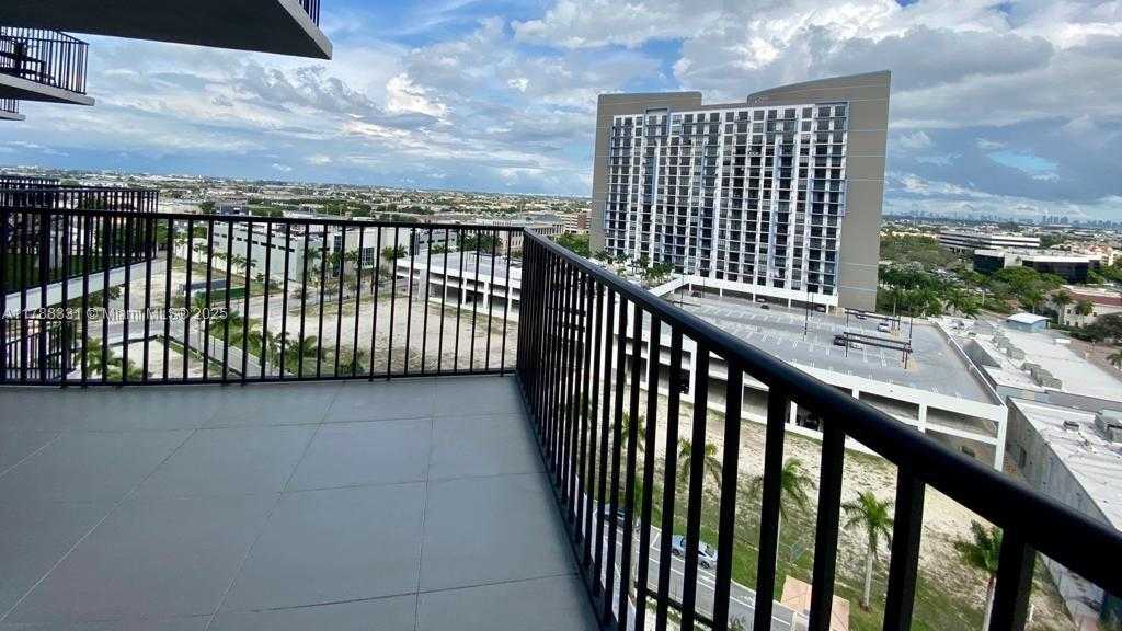 Small Image of 5300 PASEO BLVD #1001, Doral Number 19