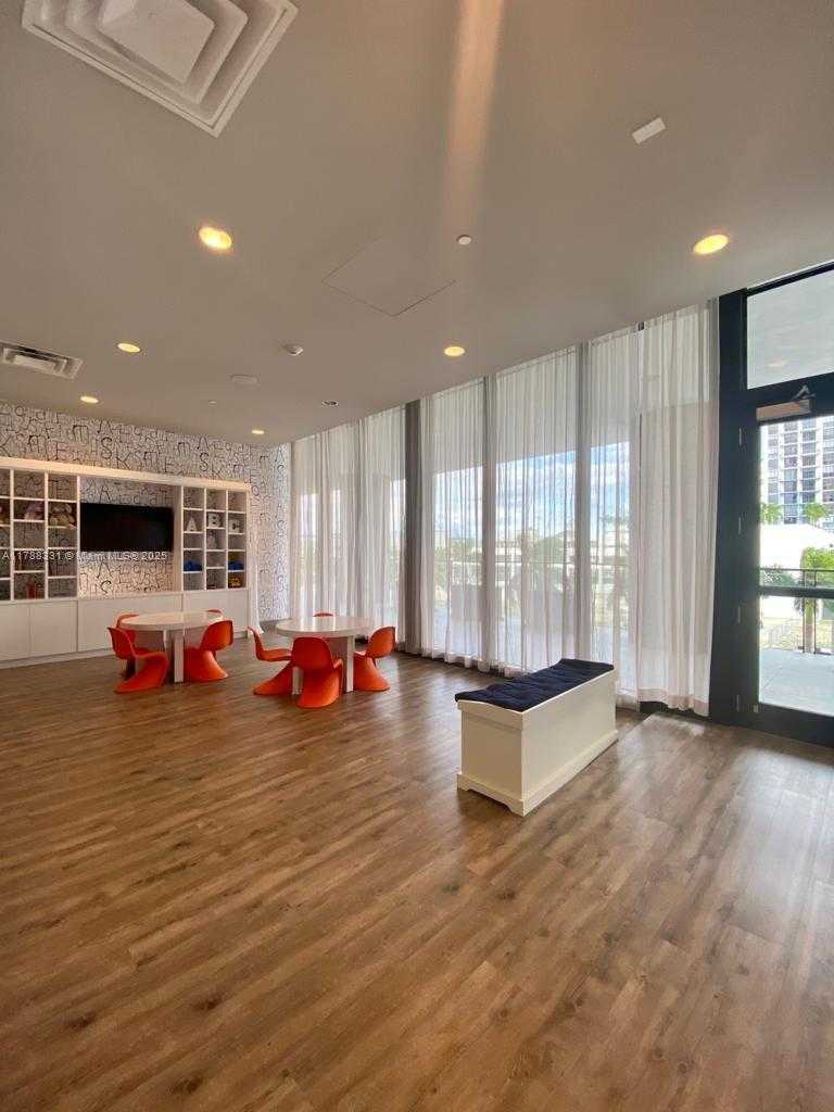 Small Image of 5300 PASEO BLVD #1001, Doral Number 25