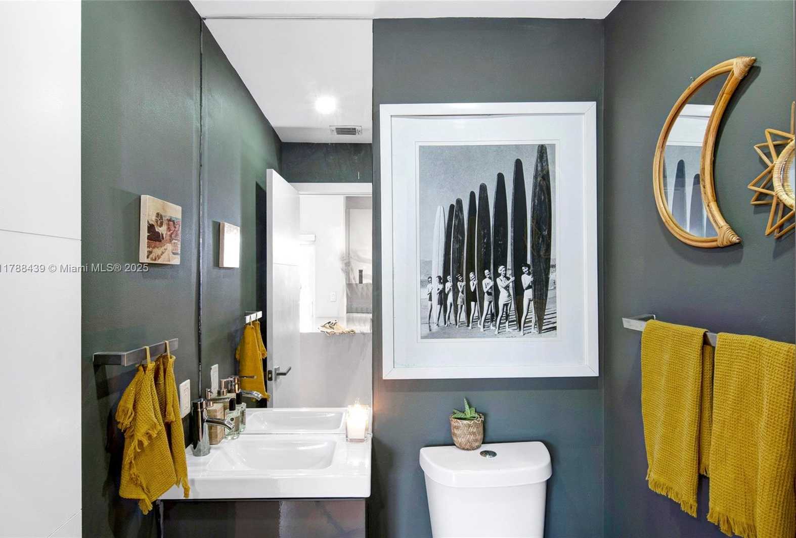 Small Image of 381 Franklin St, Hollywood, FL 33019, USA Number 12