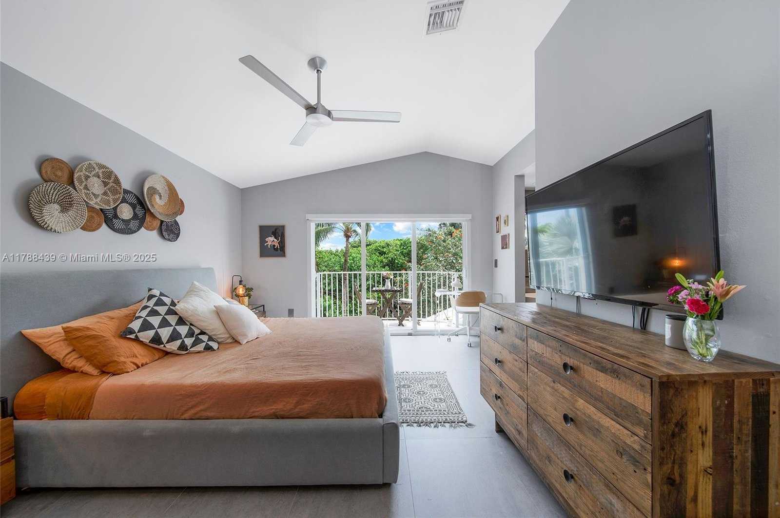 Small Image of 381 Franklin St, Hollywood, FL 33019, USA Number 14