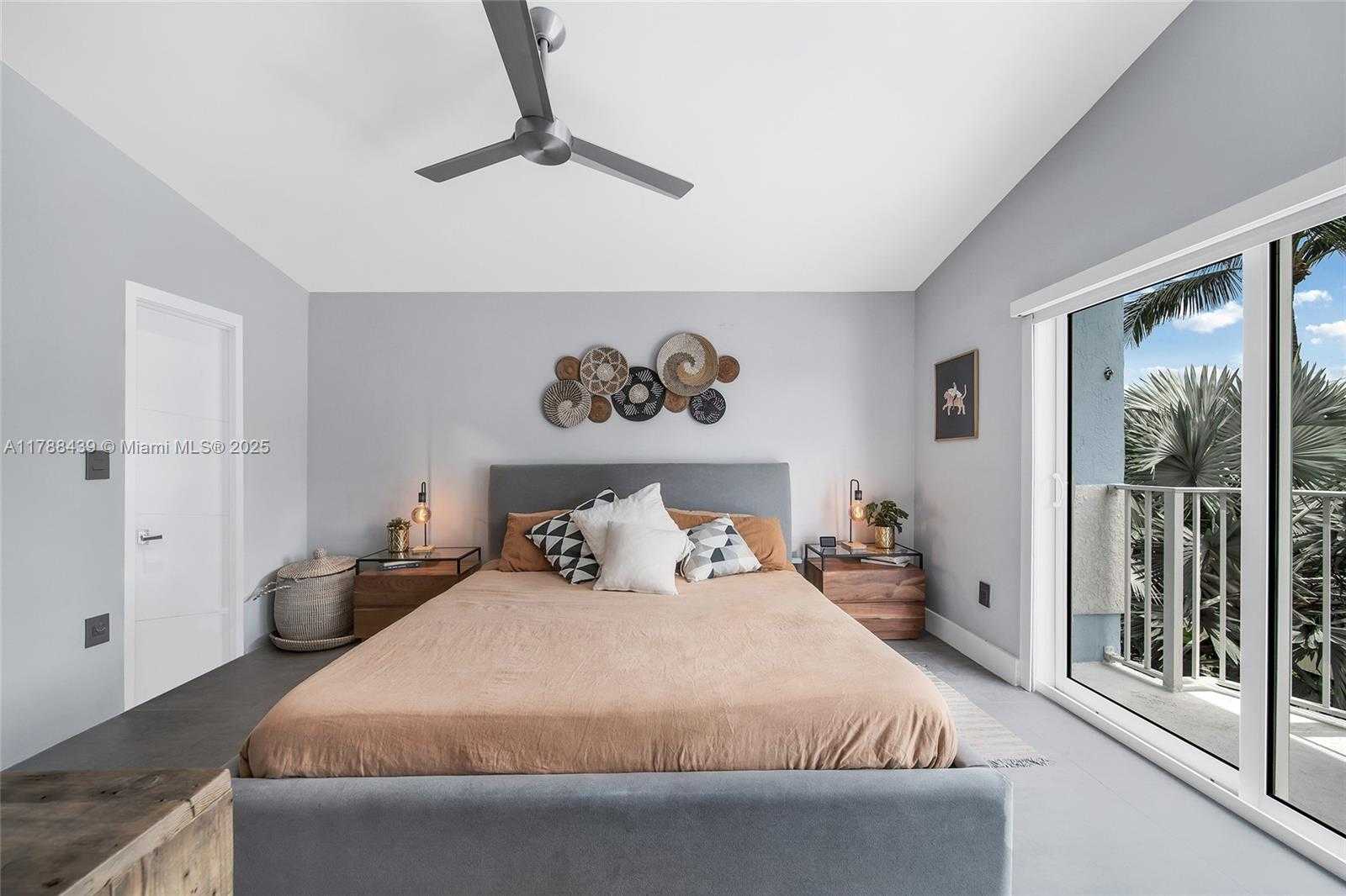 Small Image of 381 Franklin St, Hollywood, FL 33019, USA Number 15