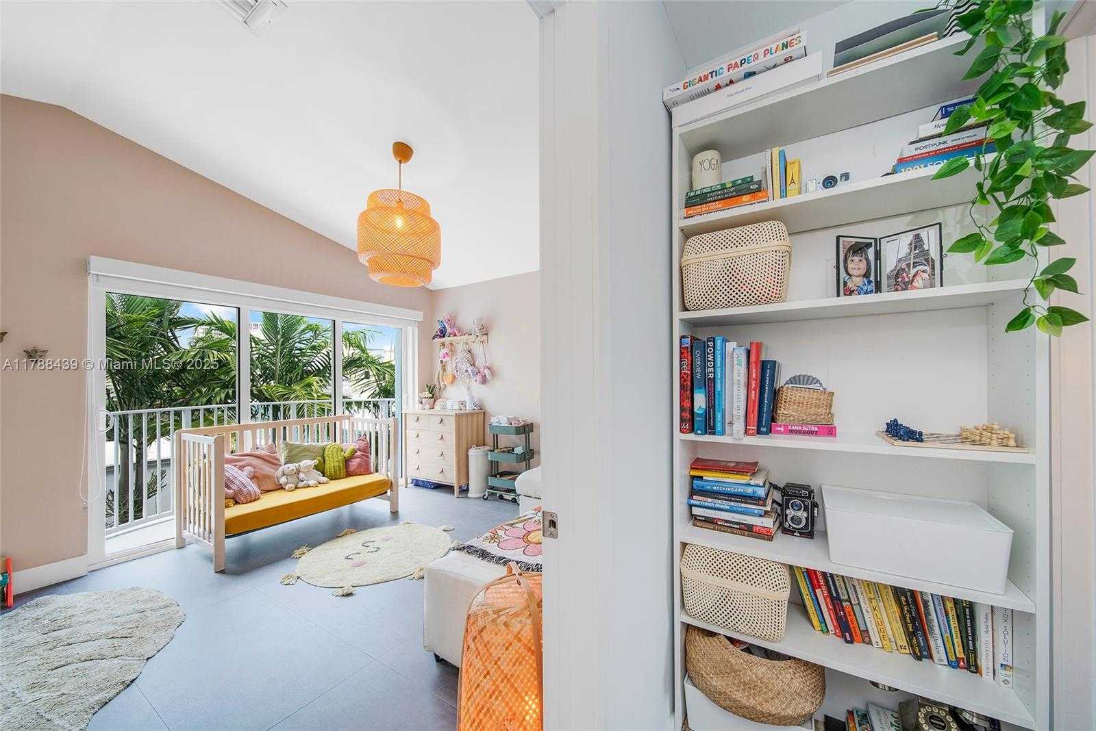 Small Image of 381 Franklin St, Hollywood, FL 33019, USA Number 22