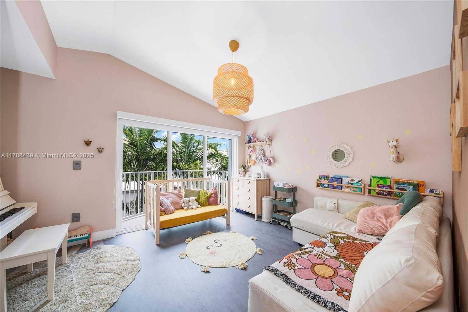 Small Image of 381 Franklin St, Hollywood, FL 33019, USA Number 23