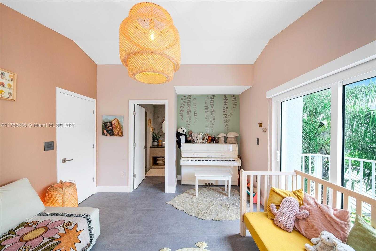 Small Image of 381 Franklin St, Hollywood, FL 33019, USA Number 24