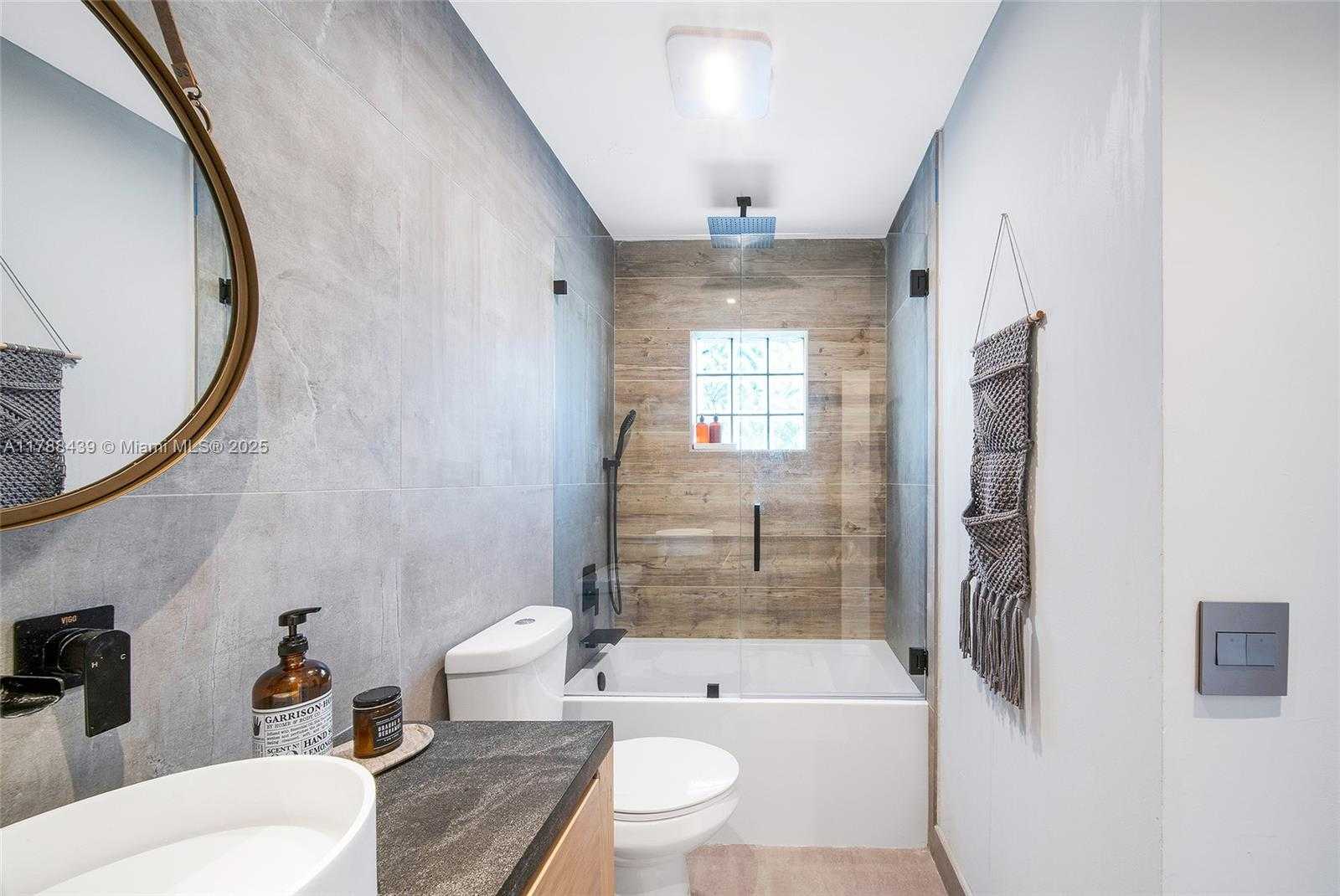 Small Image of 381 Franklin St, Hollywood, FL 33019, USA Number 26