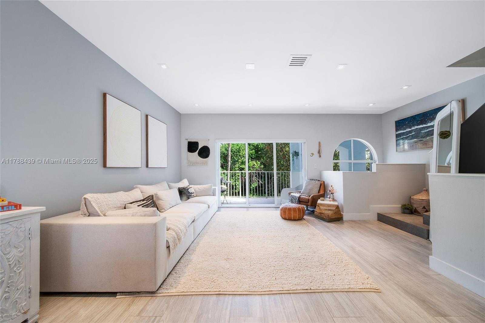Small Image of 381 Franklin St, Hollywood, FL 33019, USA Number 27