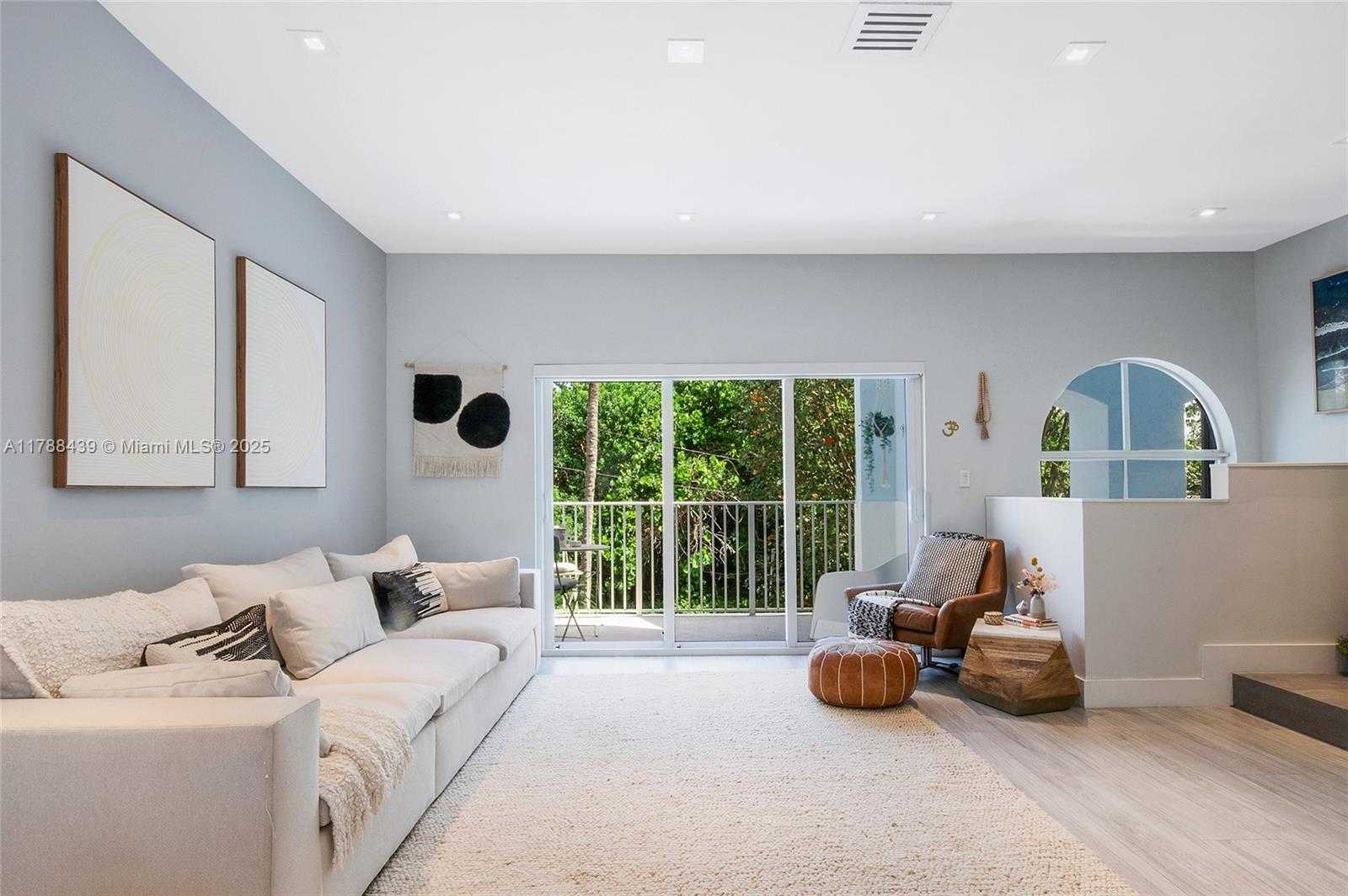 Small Image of 381 Franklin St, Hollywood, FL 33019, USA Number 28