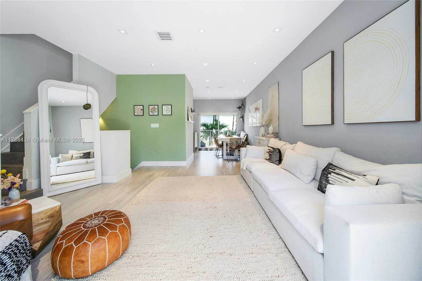 Small Image of 381 Franklin St, Hollywood, FL 33019, USA Number 31