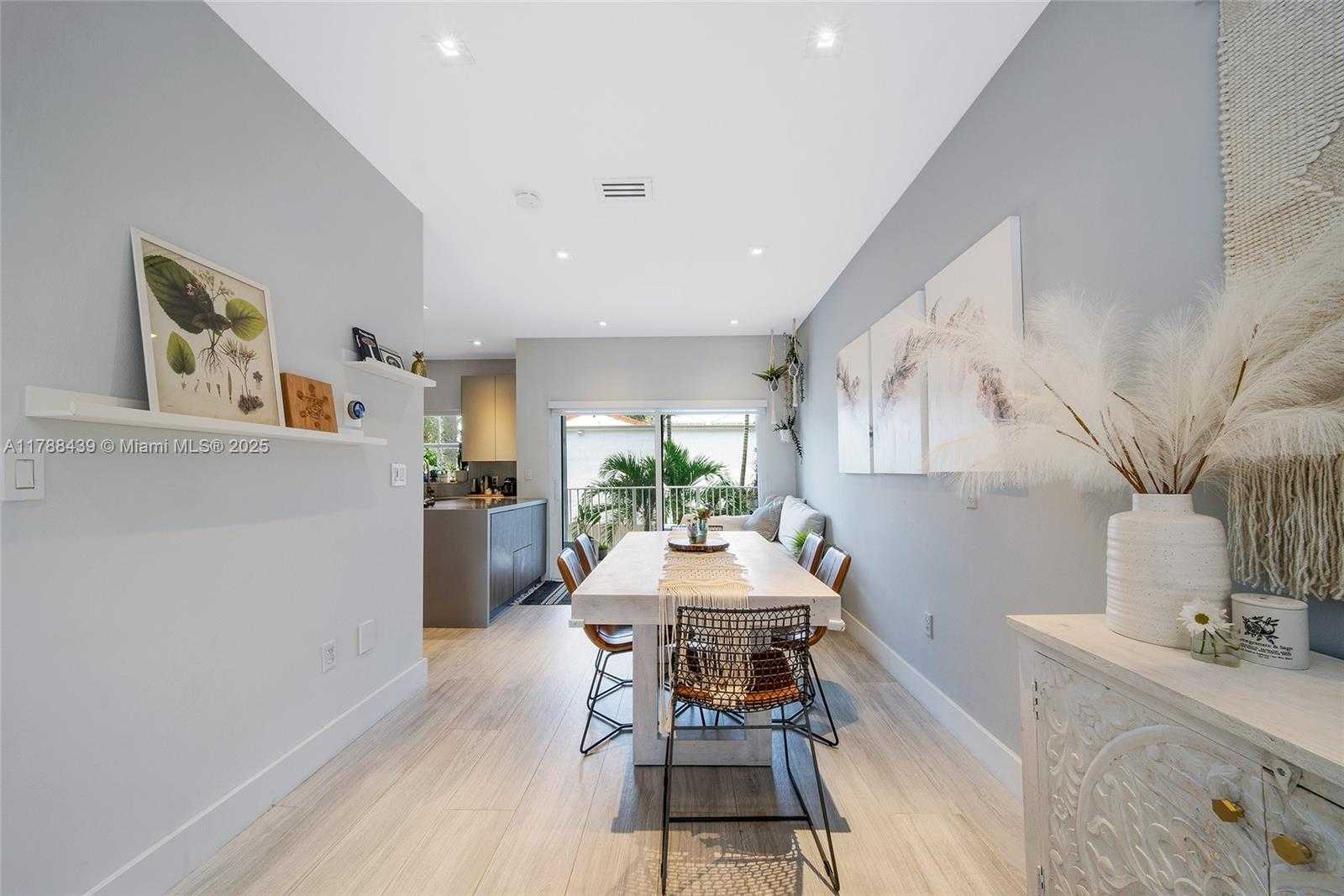 Small Image of 381 Franklin St, Hollywood, FL 33019, USA Number 34
