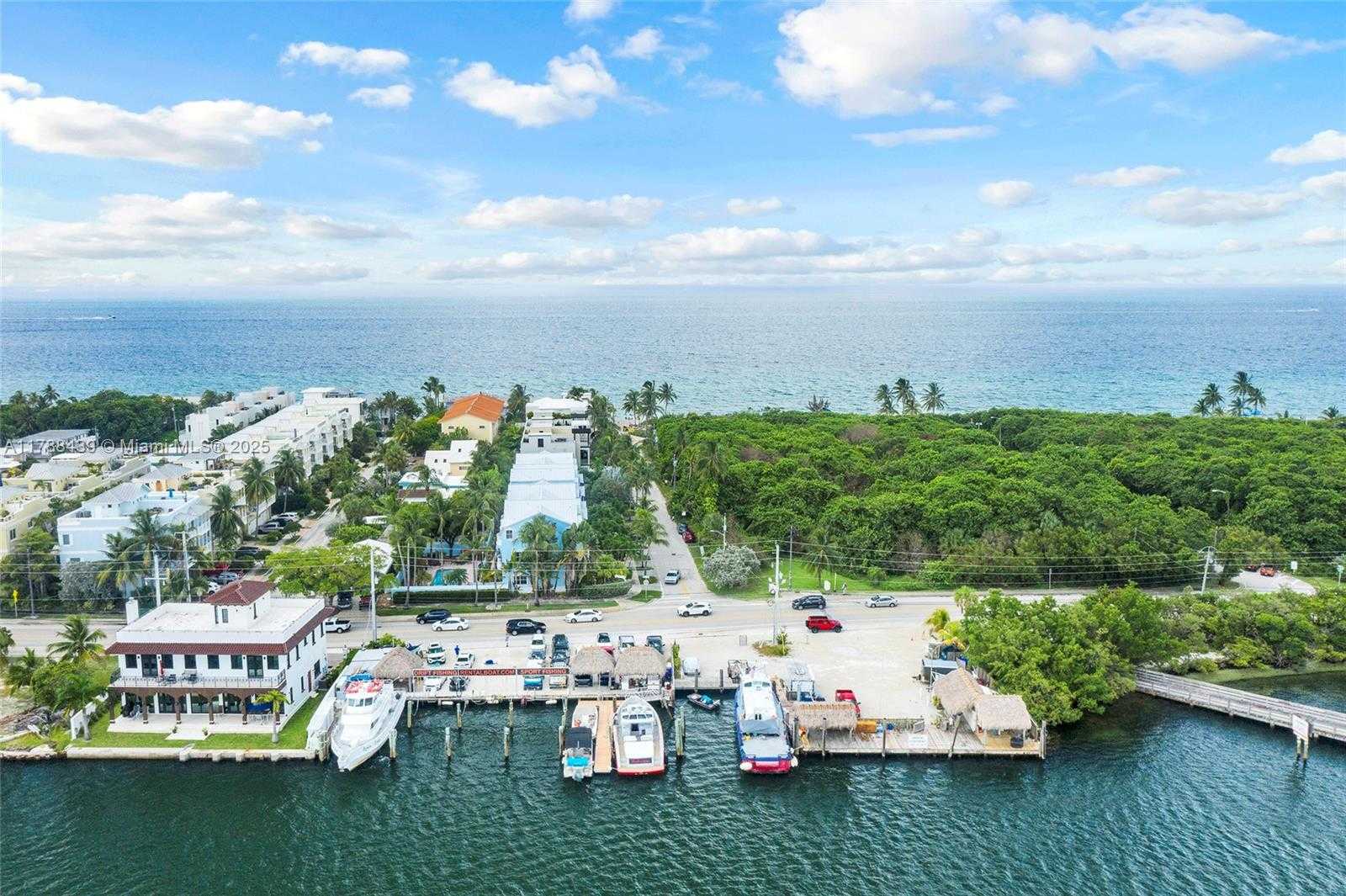 Small Image of 381 Franklin St, Hollywood, FL 33019, USA Number 4