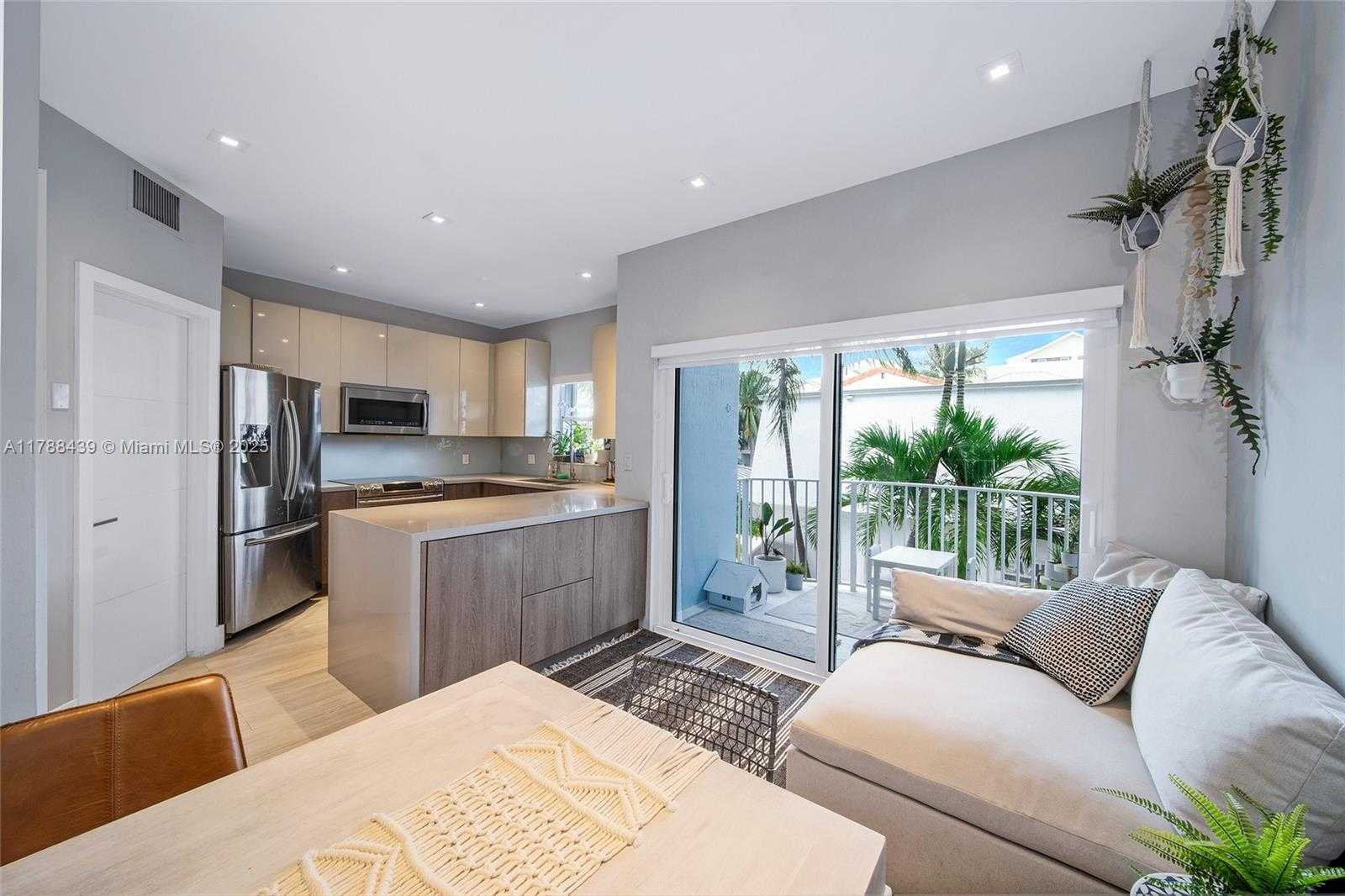 Small Image of 381 Franklin St, Hollywood, FL 33019, USA Number 40