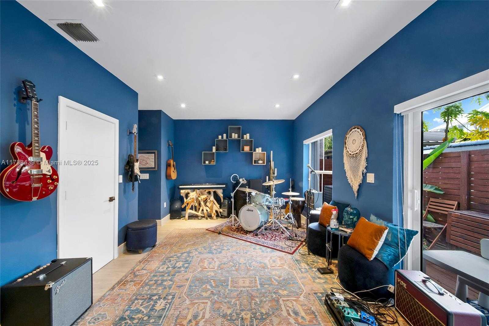 Small Image of 381 Franklin St, Hollywood, FL 33019, USA Number 42