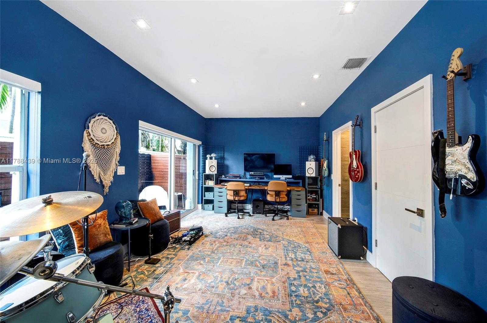 Small Image of 381 Franklin St, Hollywood, FL 33019, USA Number 44