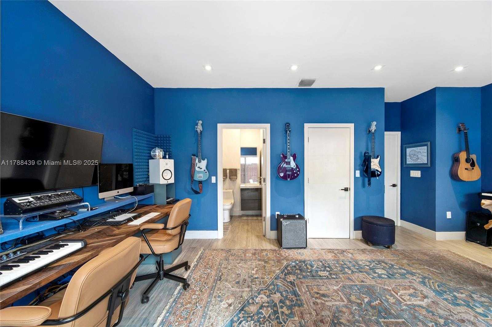 Small Image of 381 Franklin St, Hollywood, FL 33019, USA Number 45