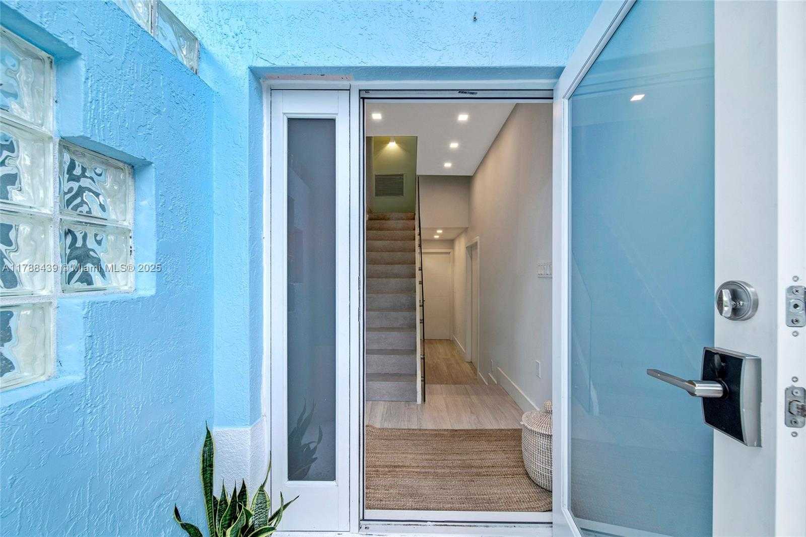 Small Image of 381 Franklin St, Hollywood, FL 33019, USA Number 5