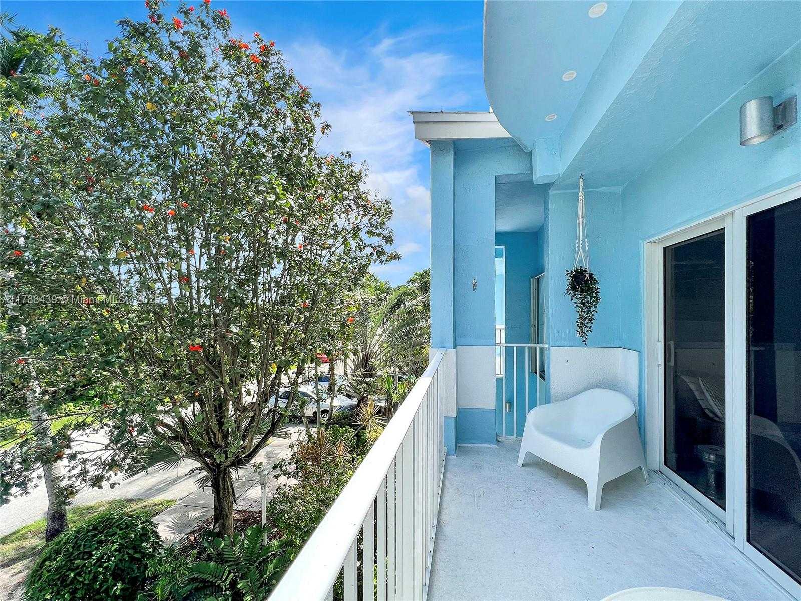 Small Image of 381 Franklin St, Hollywood, FL 33019, USA Number 52