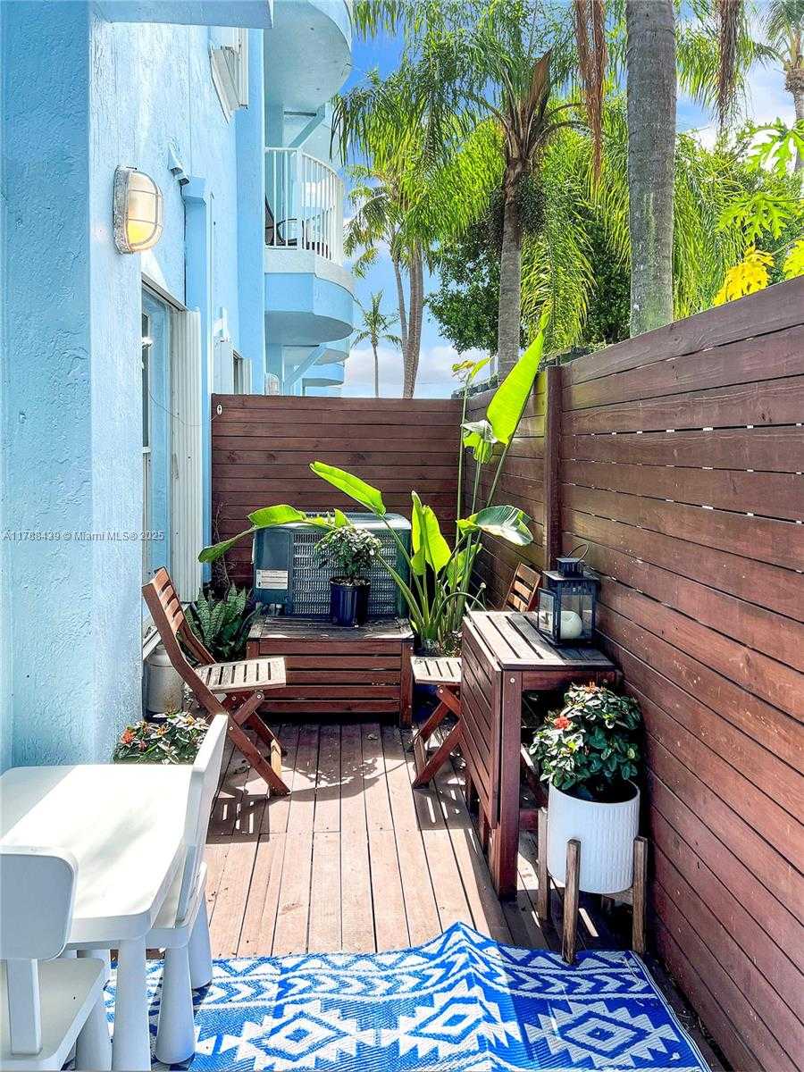 Small Image of 381 Franklin St, Hollywood, FL 33019, USA Number 54