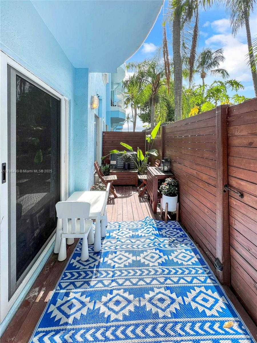 Small Image of 381 Franklin St, Hollywood, FL 33019, USA Number 55