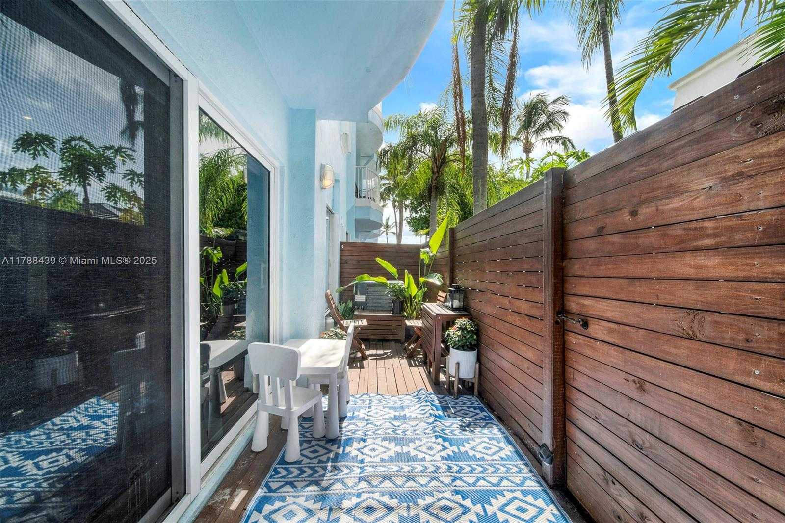 Small Image of 381 Franklin St, Hollywood, FL 33019, USA Number 56