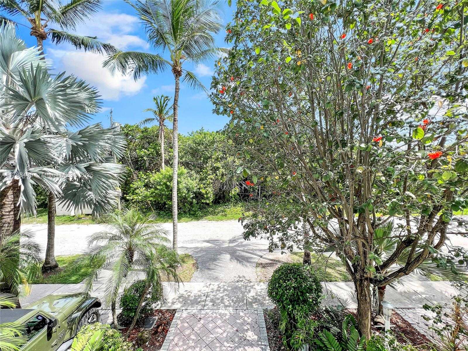 Small Image of 381 Franklin St, Hollywood, FL 33019, USA Number 58