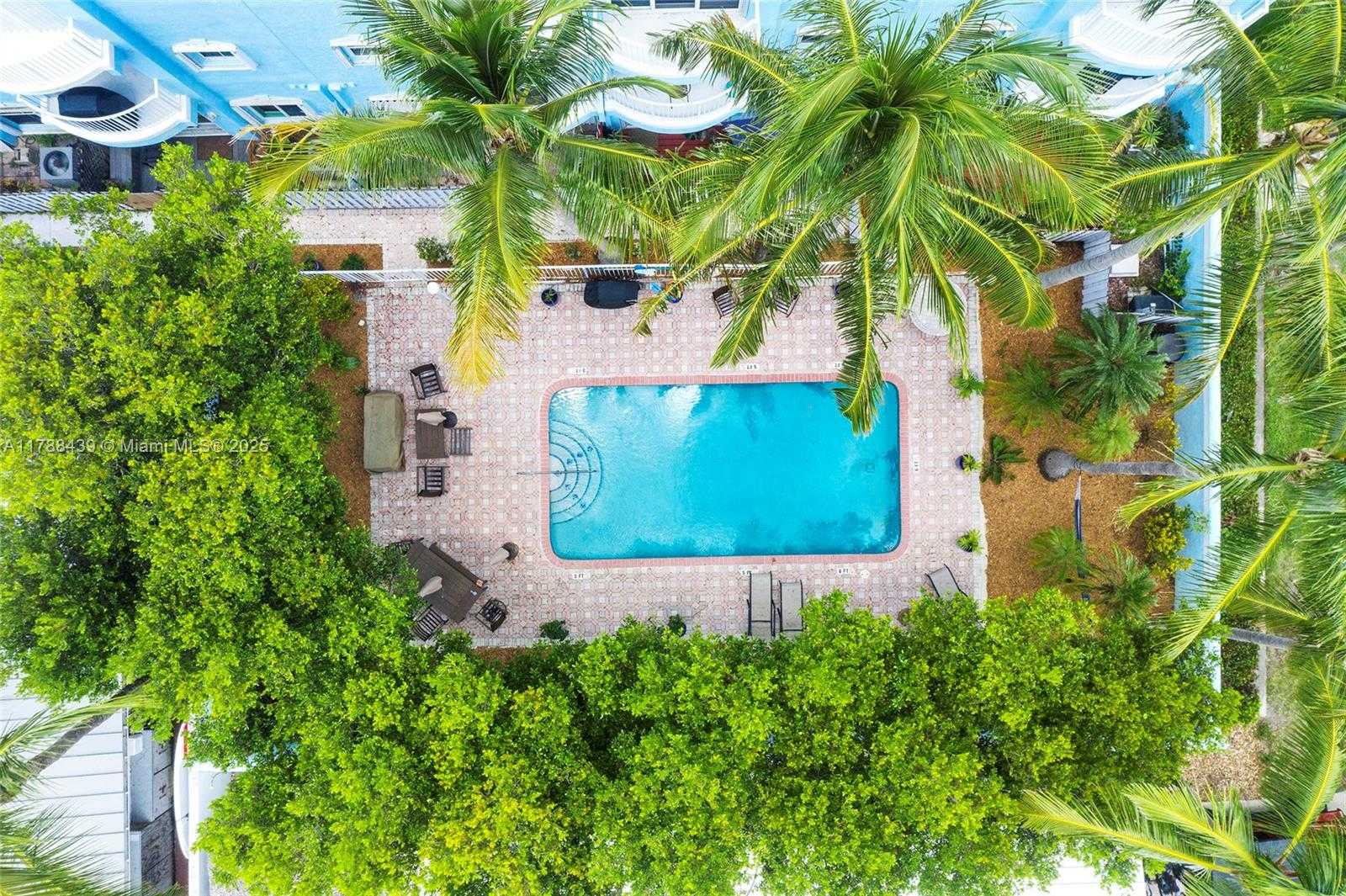 Small Image of 381 Franklin St, Hollywood, FL 33019, USA Number 59