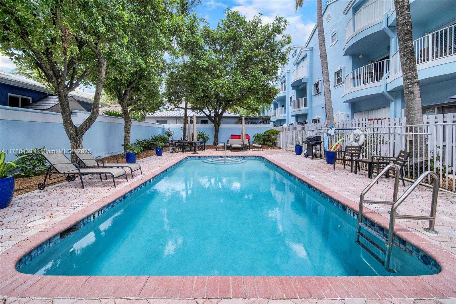 Small Image of 381 Franklin St, Hollywood, FL 33019, USA Number 61