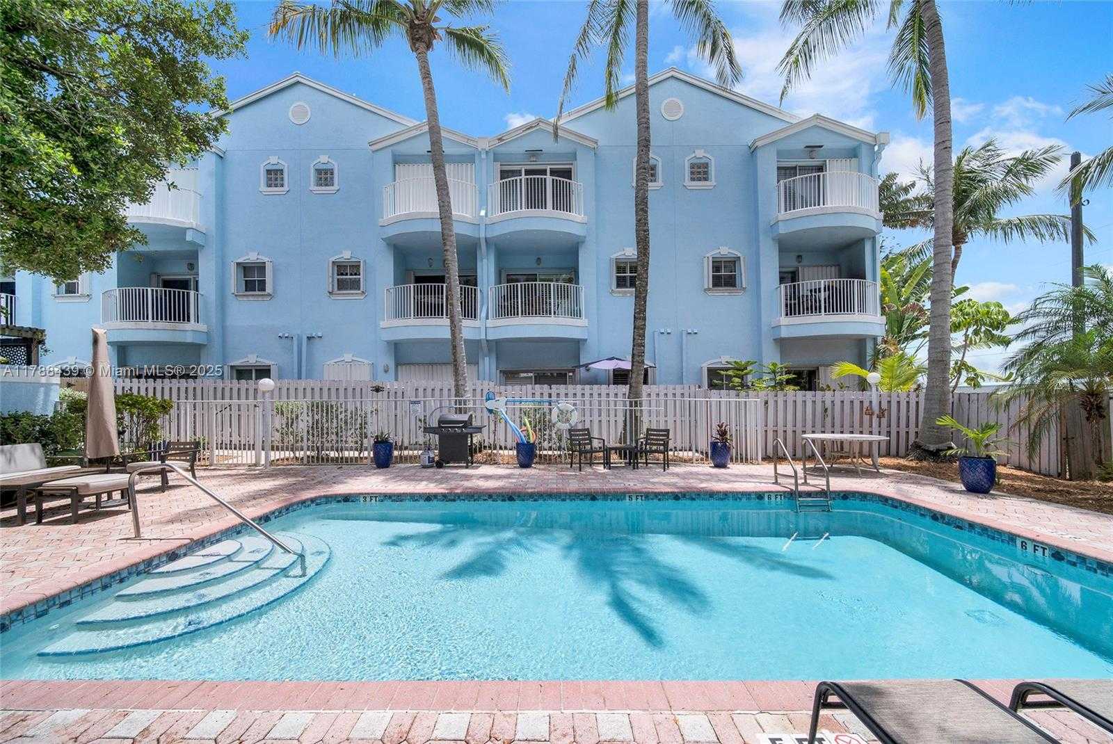 Small Image of 381 Franklin St, Hollywood, FL 33019, USA Number 63