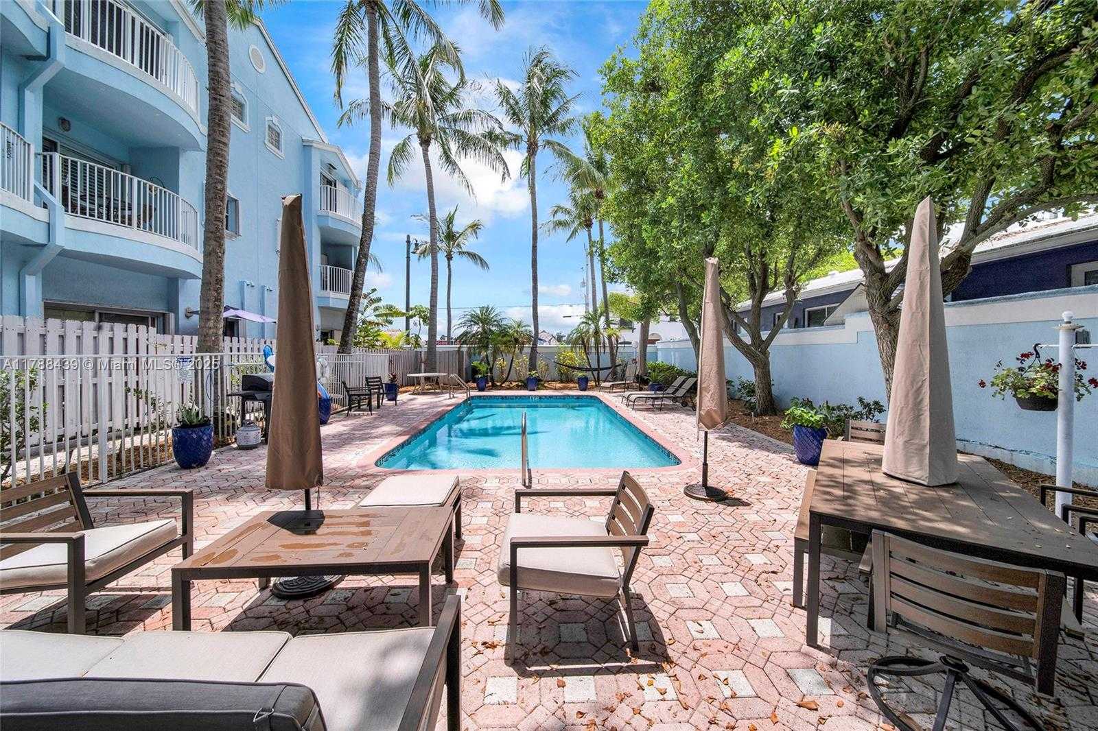 Small Image of 381 Franklin St, Hollywood, FL 33019, USA Number 64