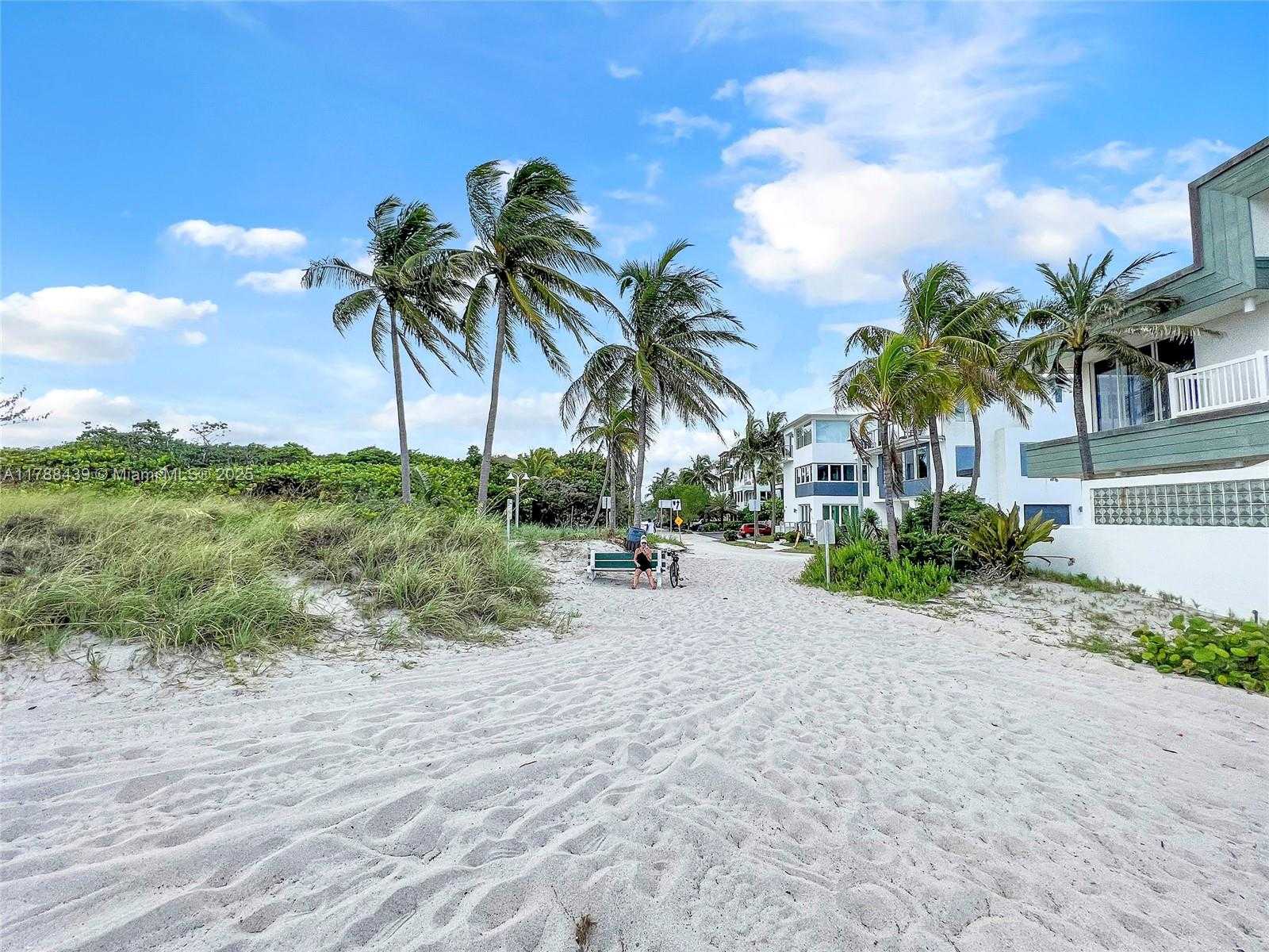 Small Image of 381 Franklin St, Hollywood, FL 33019, USA Number 67