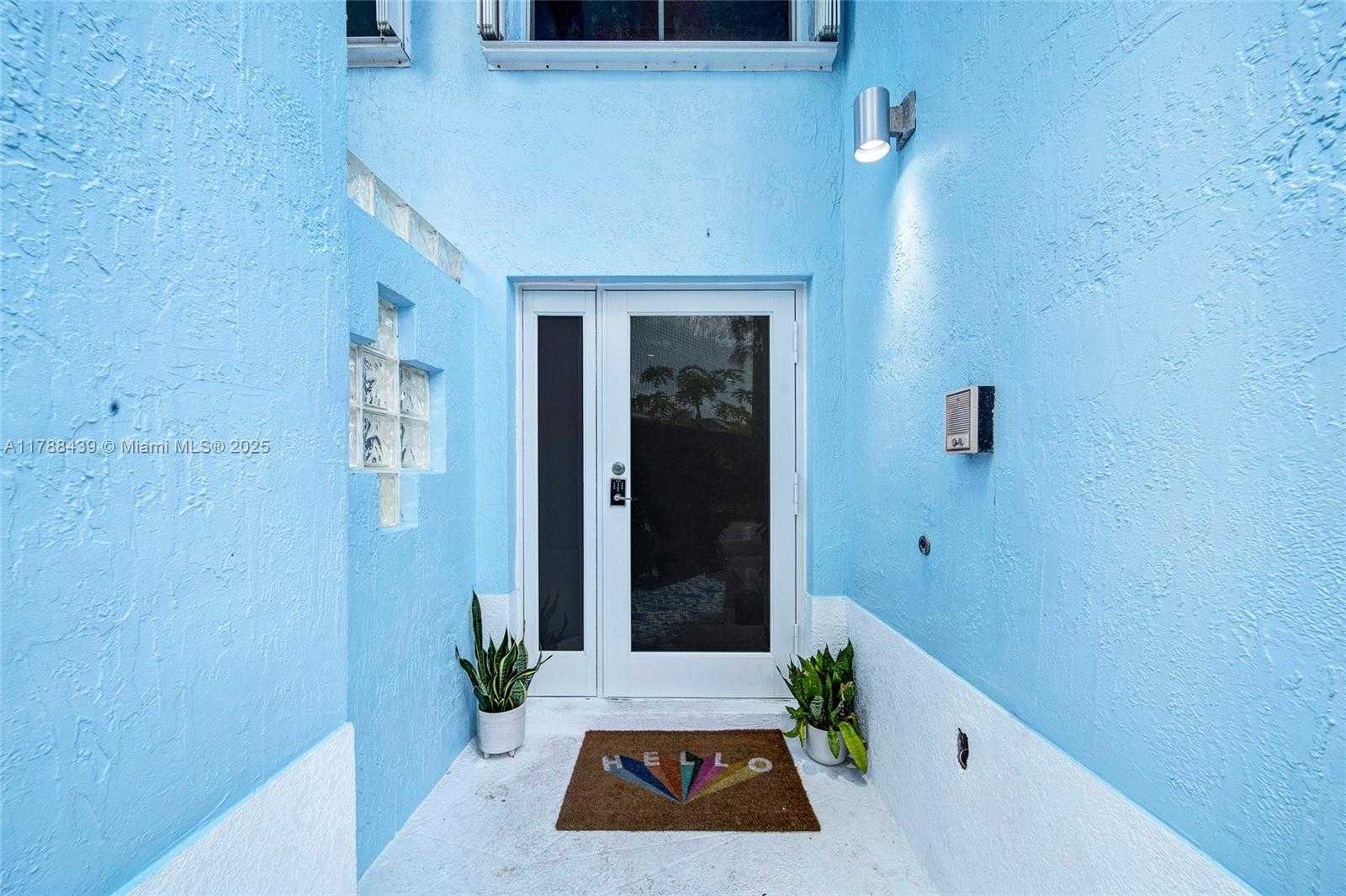 Small Image of 381 Franklin St, Hollywood, FL 33019, USA Number 7