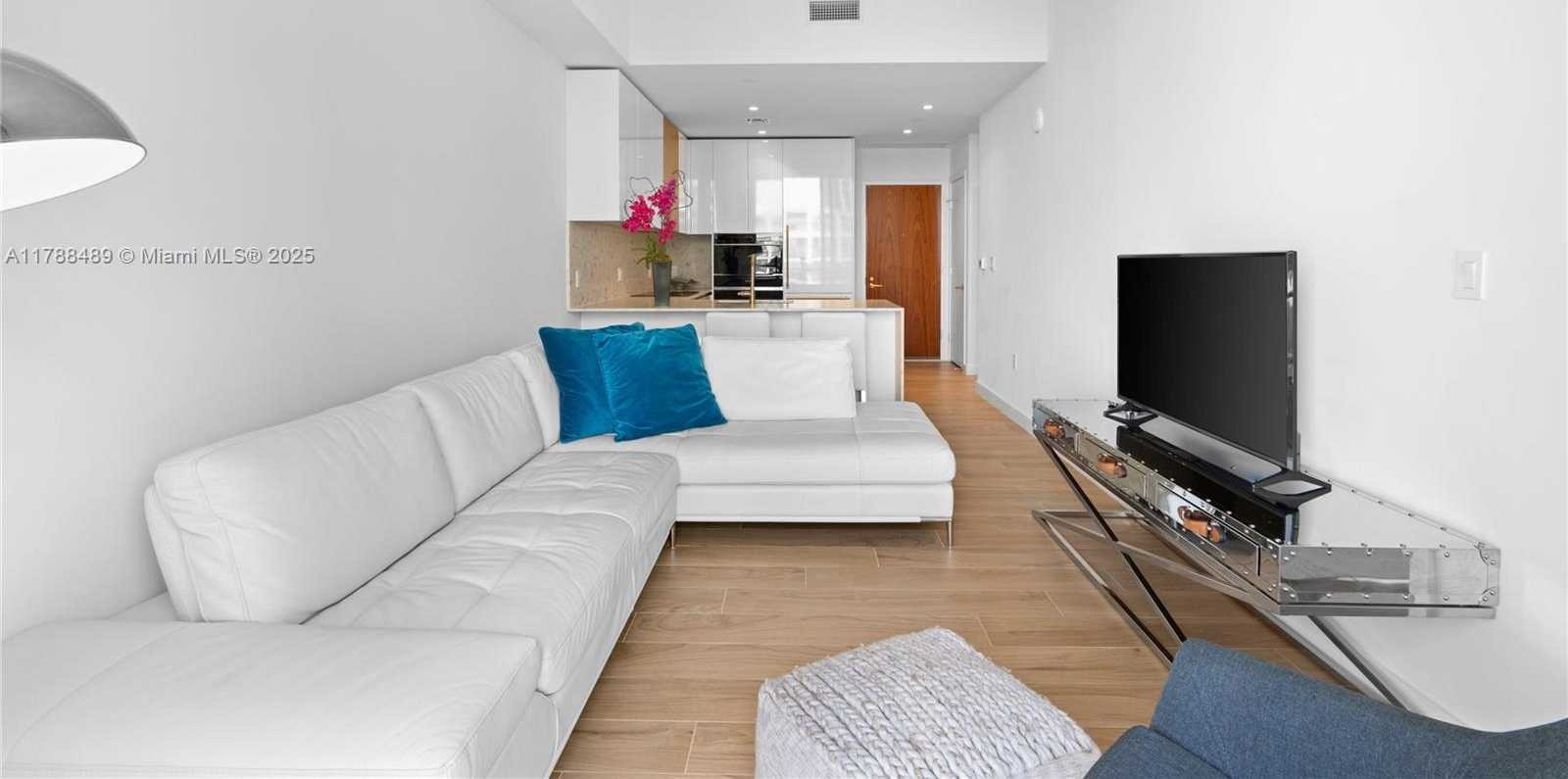Small Image of 2678 TIGERTAIL AVE #615, Miami Number 11