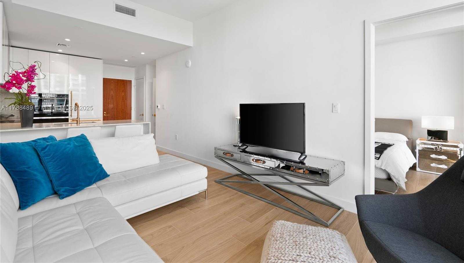 Small Image of 2678 TIGERTAIL AVE #615, Miami Number 12