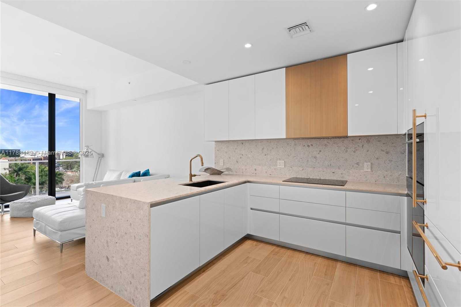Small Image of 2678 TIGERTAIL AVE #615, Miami Number 15