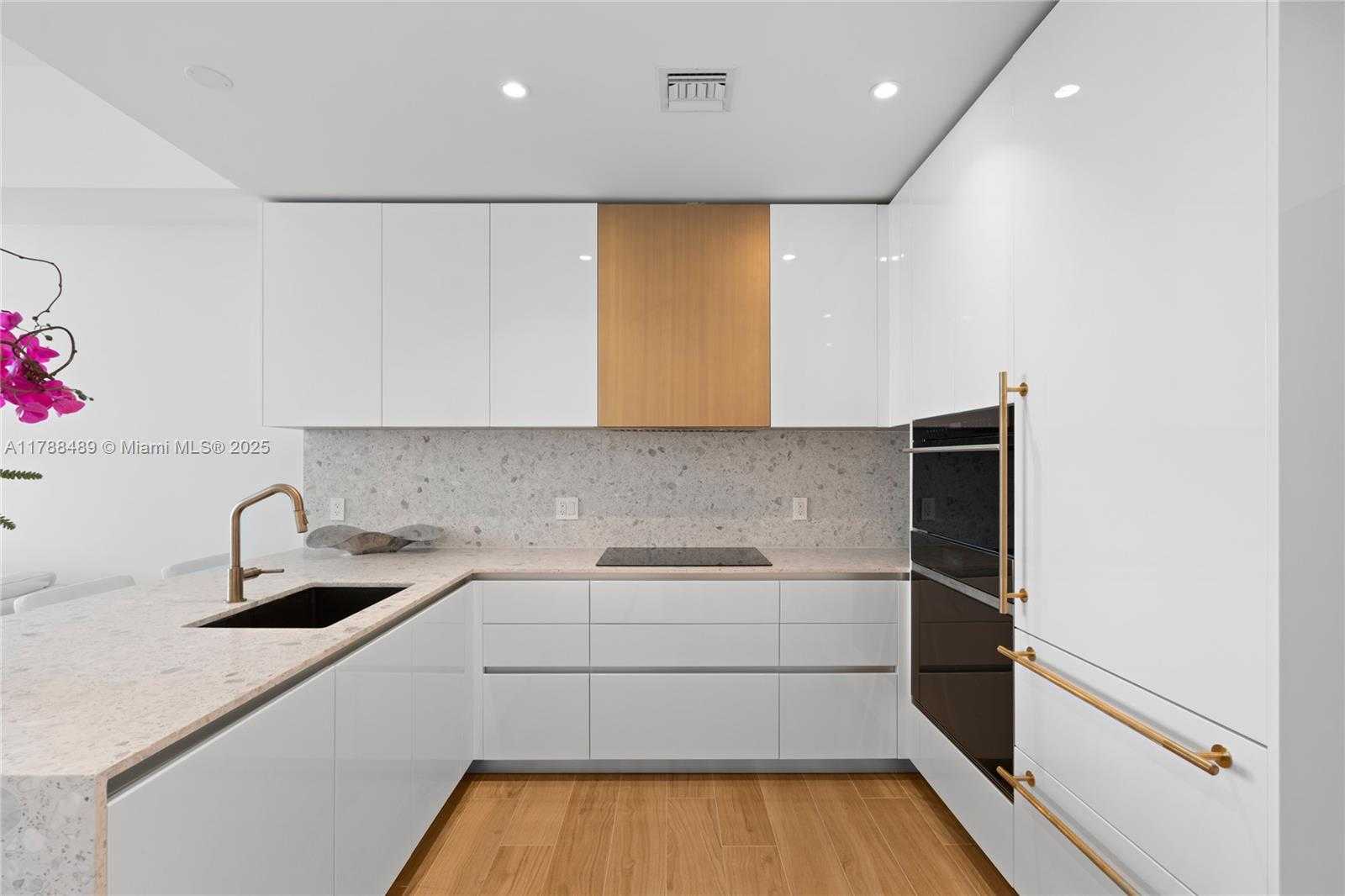 Small Image of 2678 TIGERTAIL AVE #615, Miami Number 17