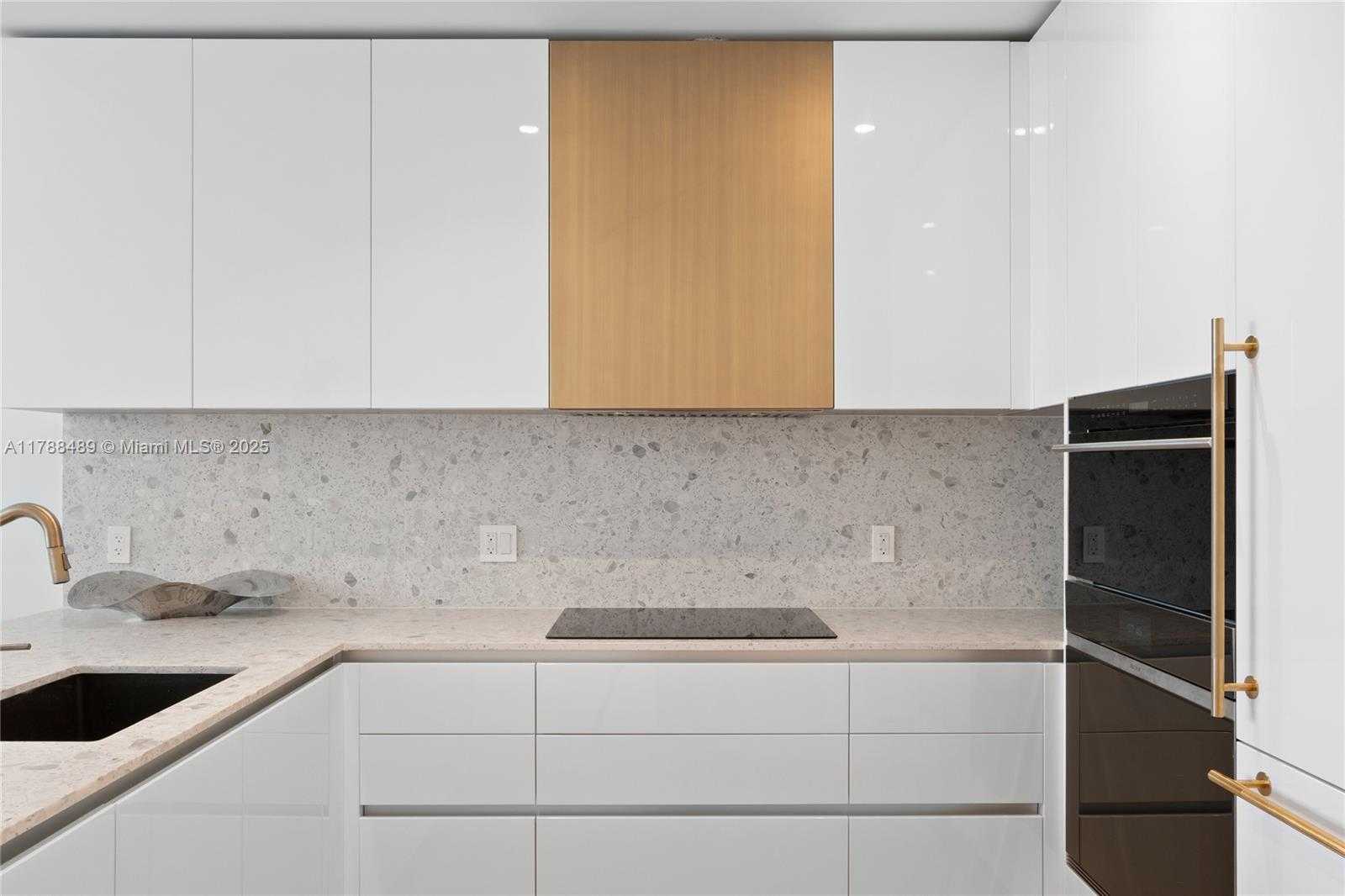 Small Image of 2678 TIGERTAIL AVE #615, Miami Number 18