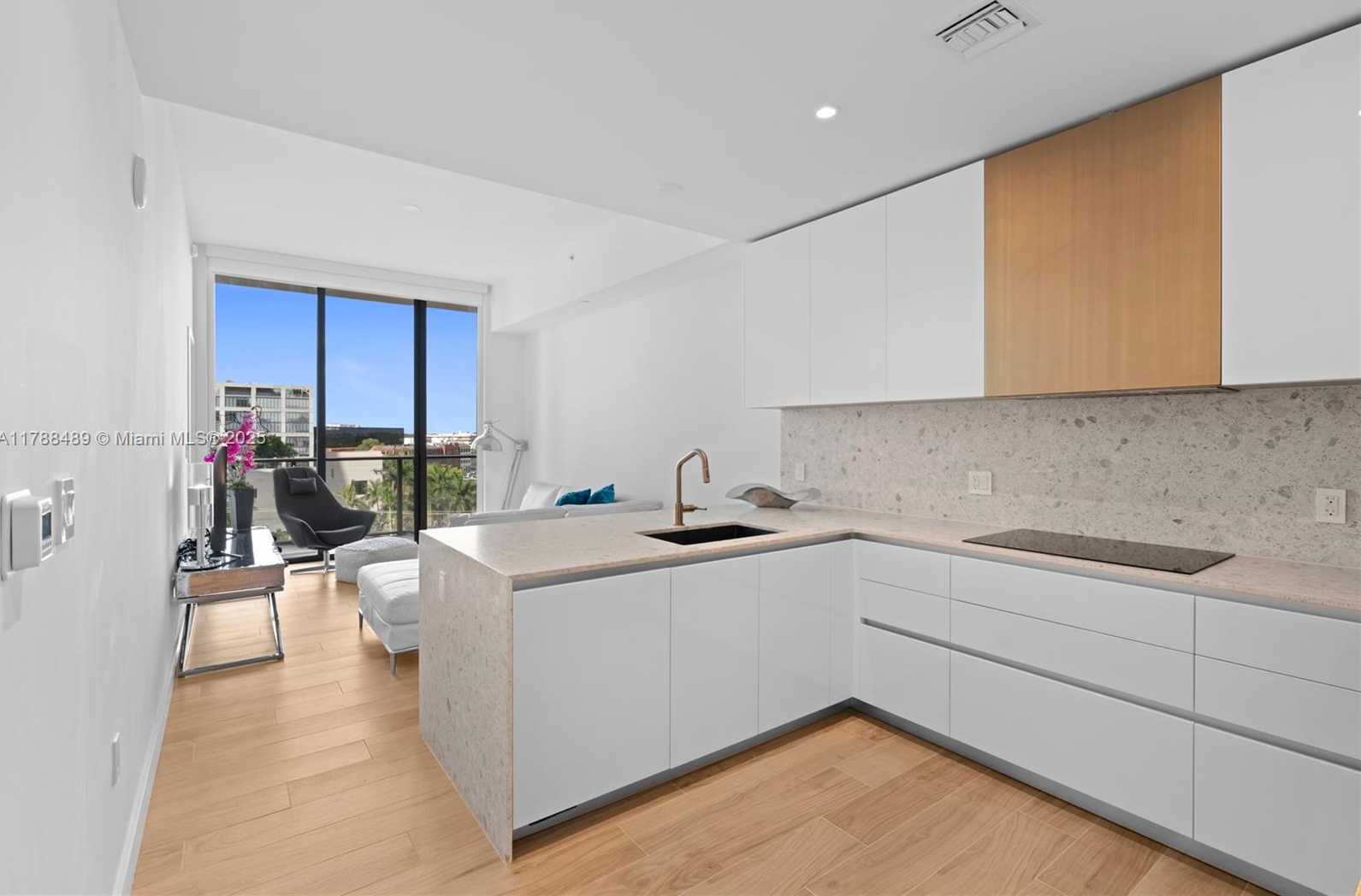 Small Image of 2678 TIGERTAIL AVE #615, Miami Number 19