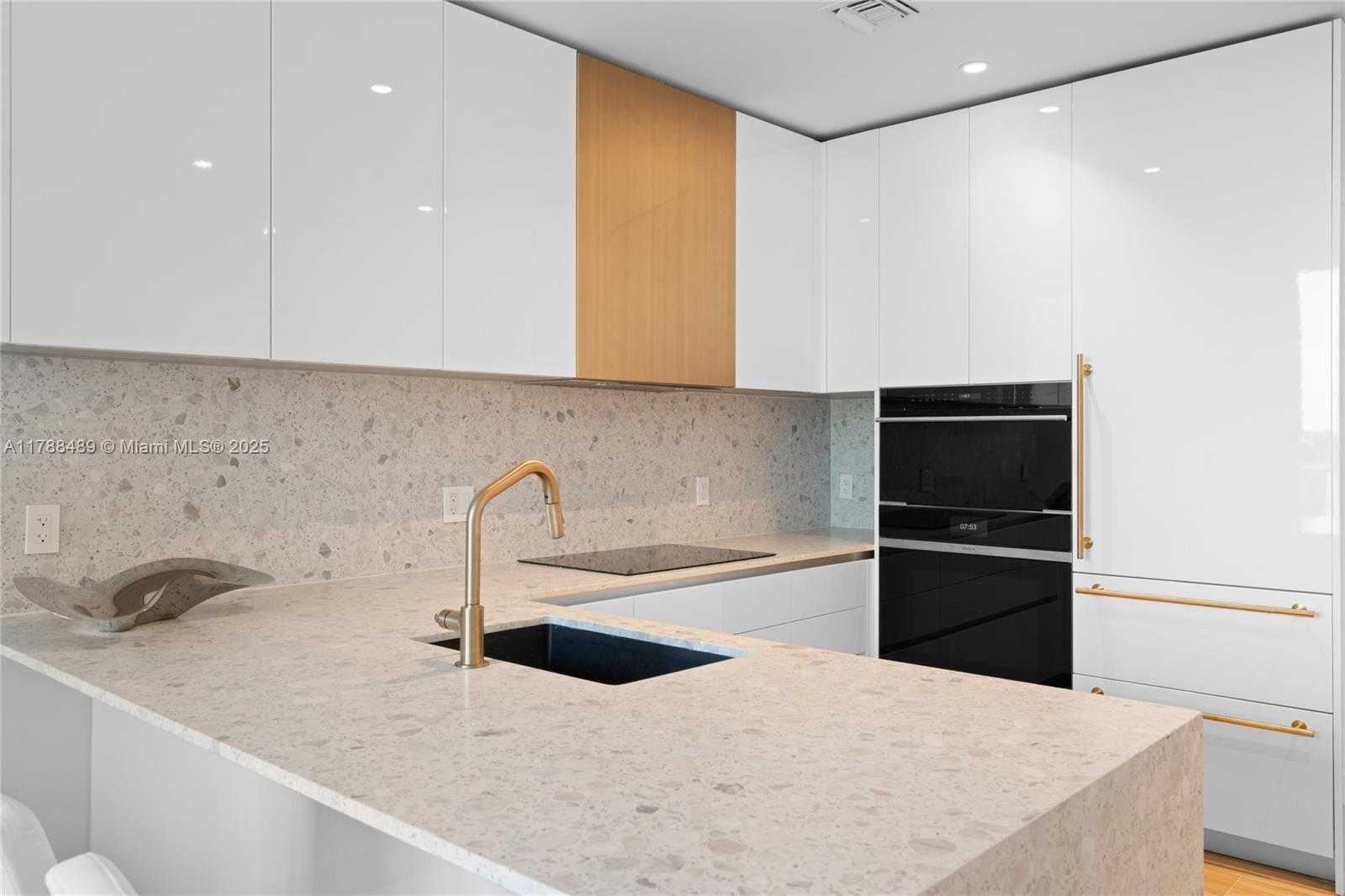 Small Image of 2678 TIGERTAIL AVE #615, Miami Number 2