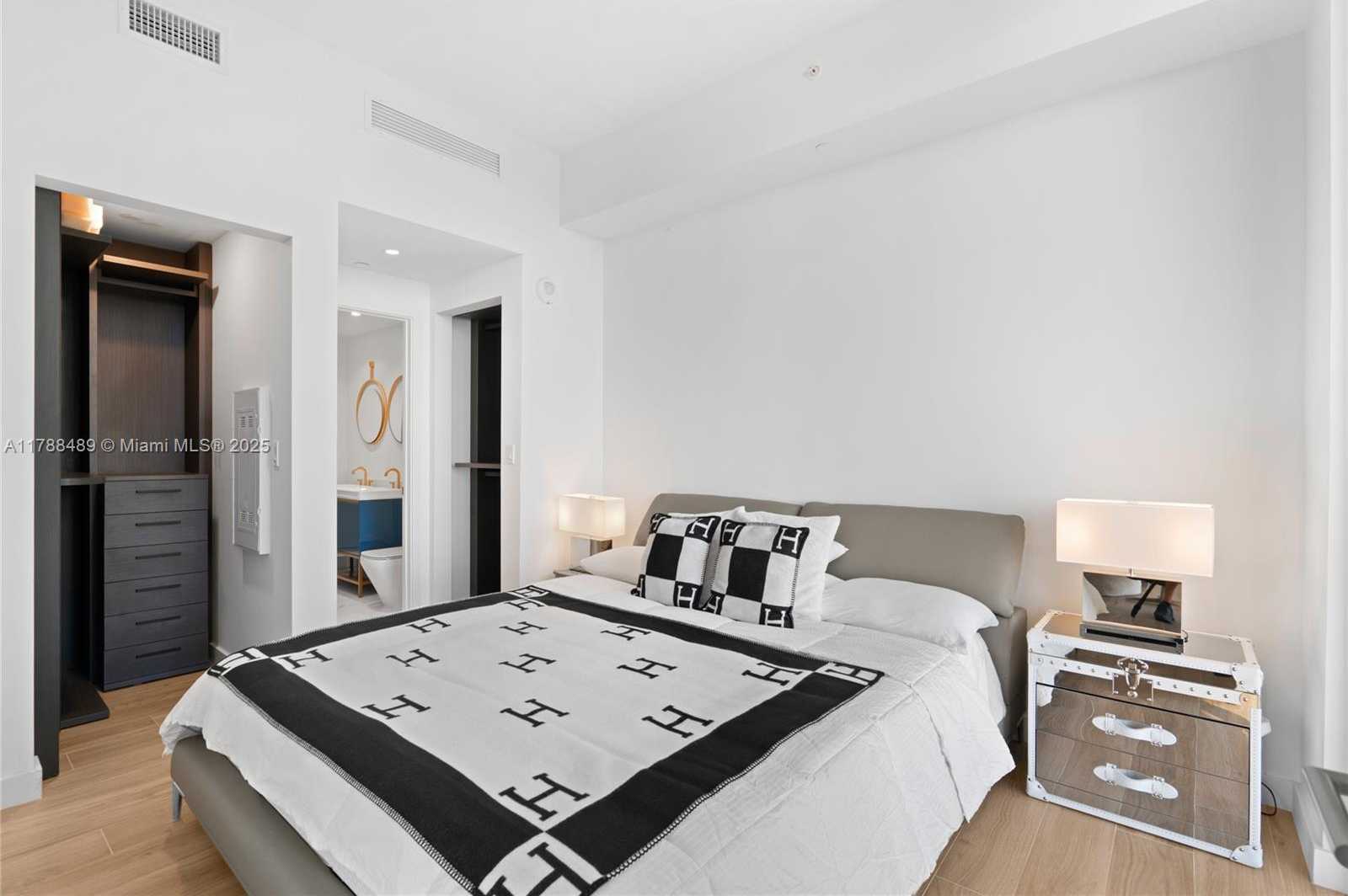 Small Image of 2678 TIGERTAIL AVE #615, Miami Number 21