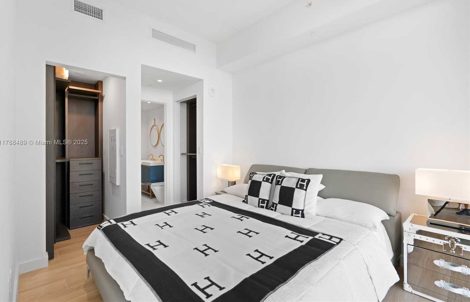Small Image of 2678 TIGERTAIL AVE #615, Miami Number 22