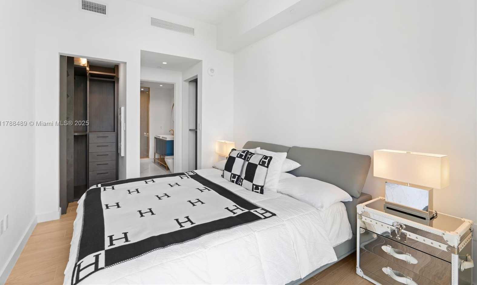 Small Image of 2678 TIGERTAIL AVE #615, Miami Number 23