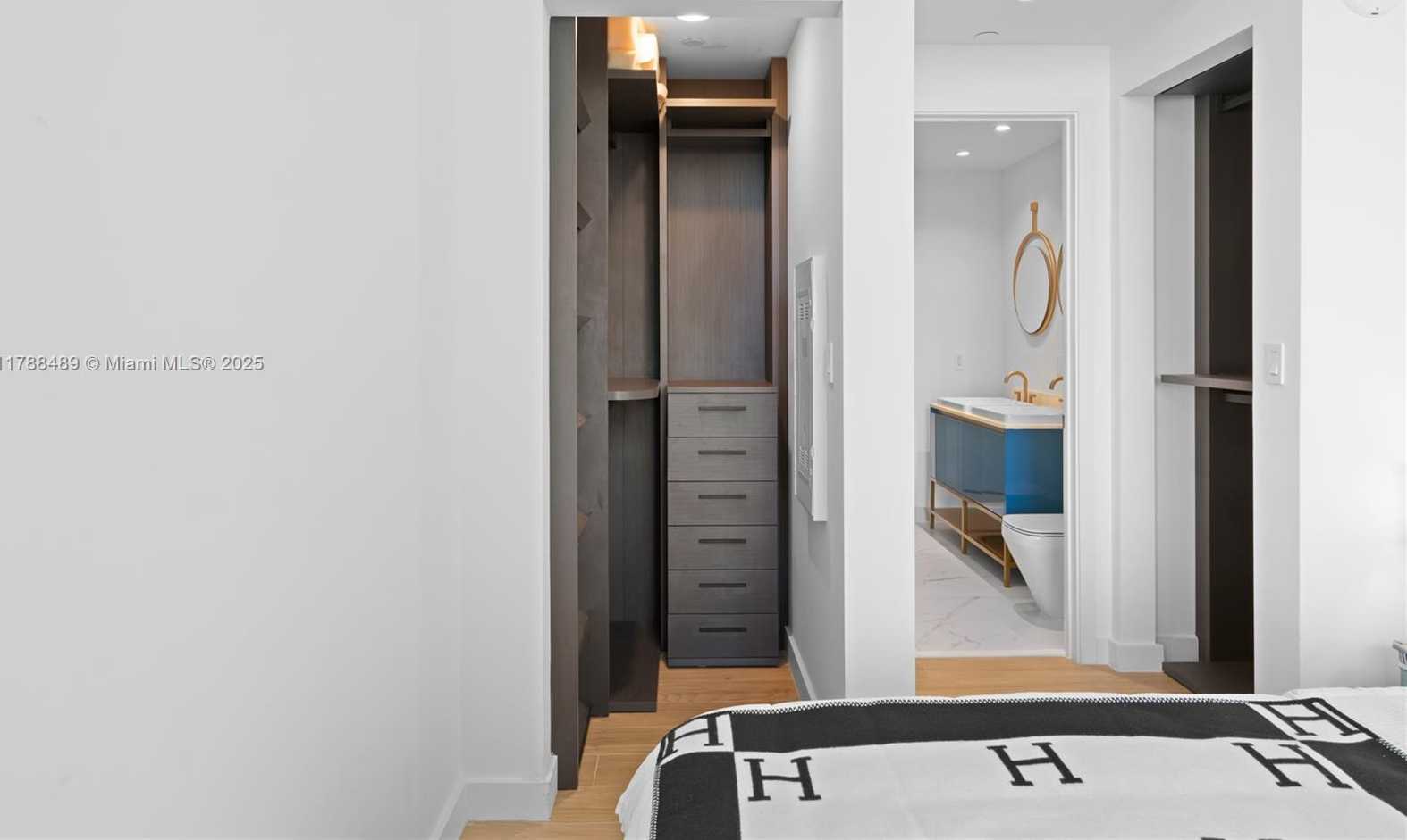 Small Image of 2678 TIGERTAIL AVE #615, Miami Number 24