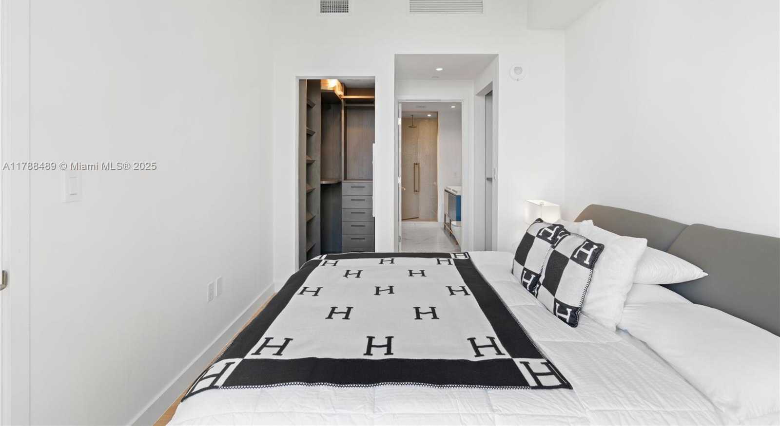 Small Image of 2678 TIGERTAIL AVE #615, Miami Number 25