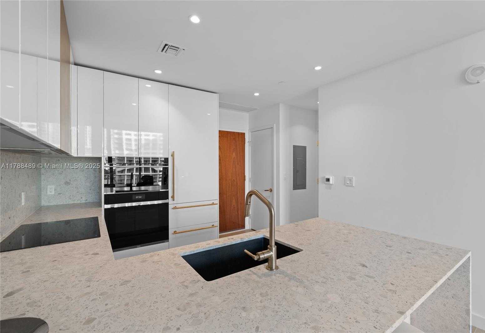 Small Image of 2678 TIGERTAIL AVE #615, Miami Number 3