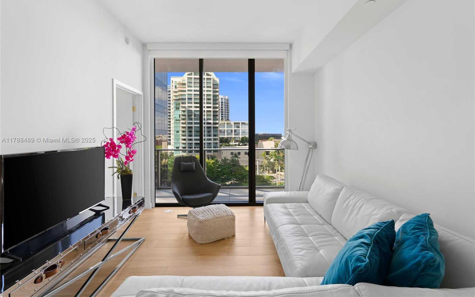 Small Image of 2678 TIGERTAIL AVE #615, Miami Number 5