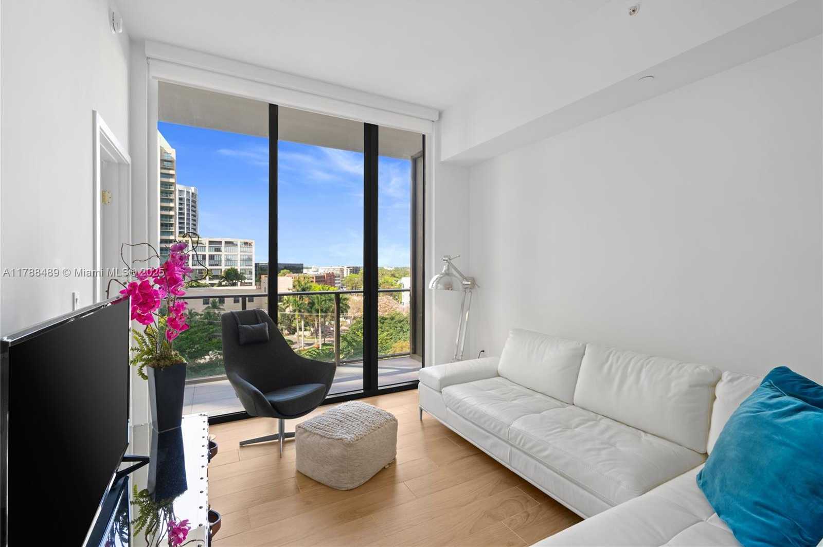 Small Image of 2678 TIGERTAIL AVE #615, Miami Number 7