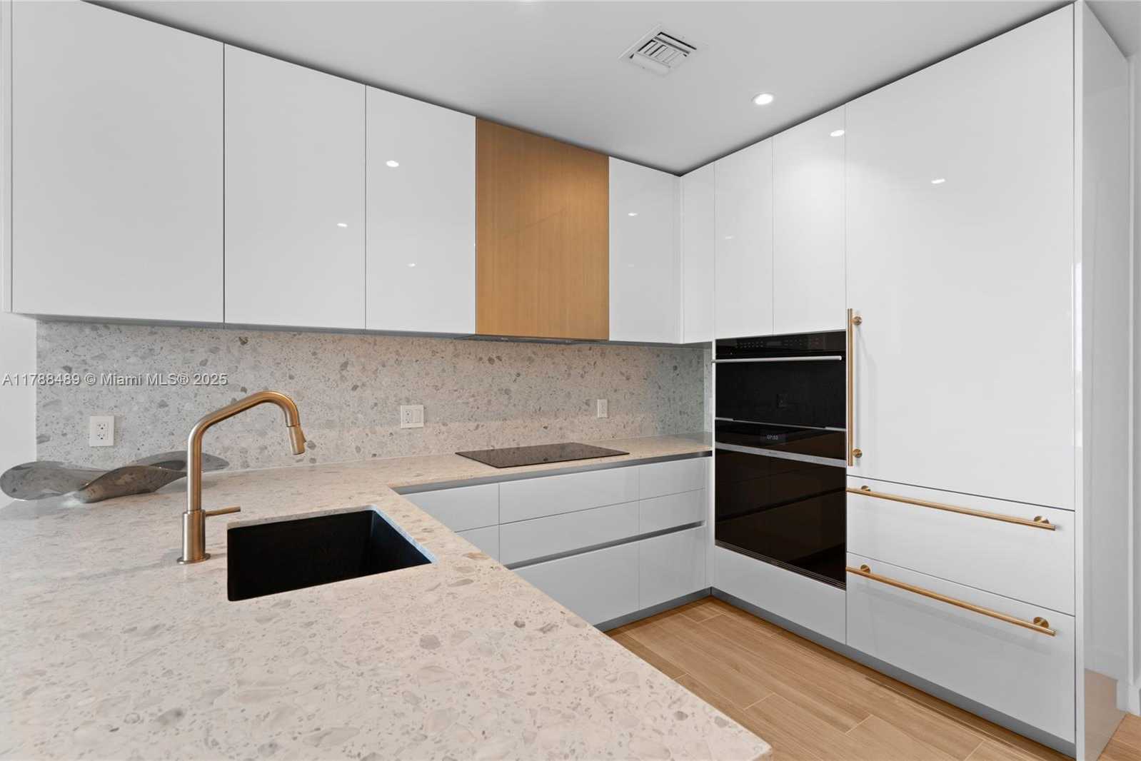 Small Image of 2678 TIGERTAIL AVE #615, Miami Number 8