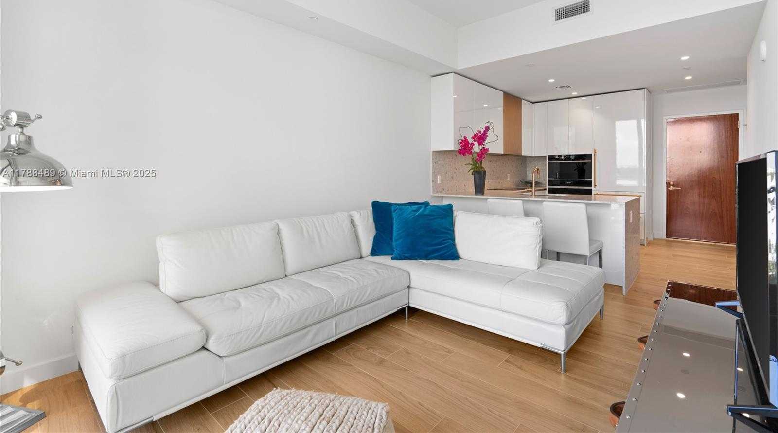 Small Image of 2678 TIGERTAIL AVE #615, Miami Number 9